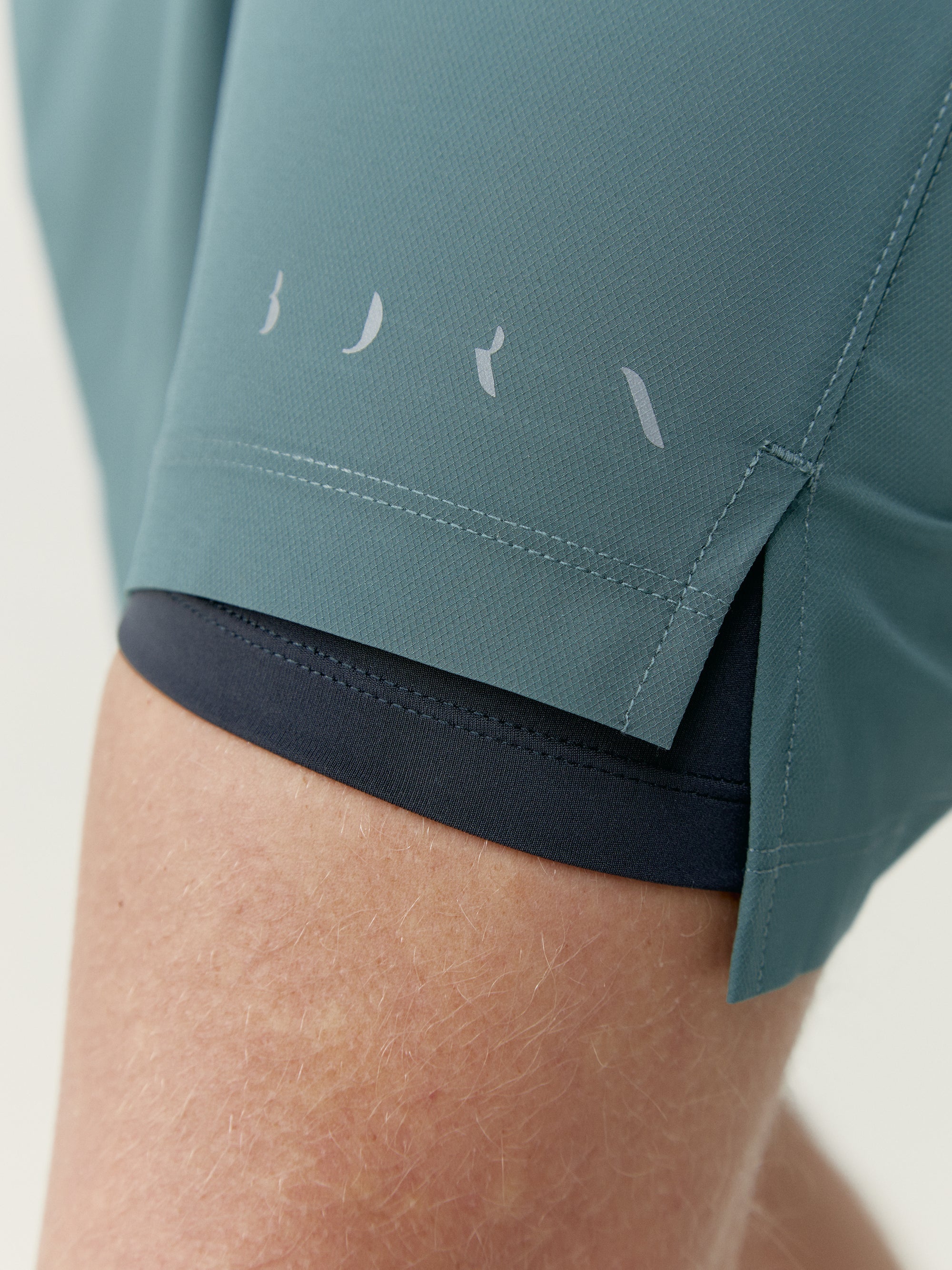 Born Living Yoga Natron Double Layer Short - Grey Green/Road Grey