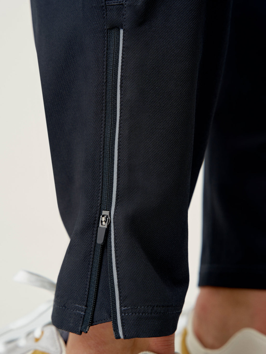 Born Living Yoga Okavango Jogger - Black