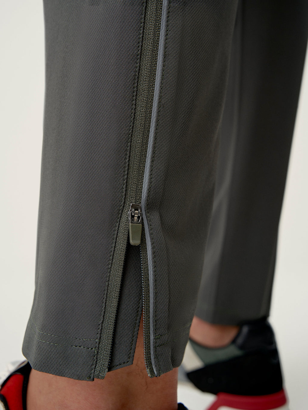 Born Living Yoga Okavango Jogger - Deep Khaki